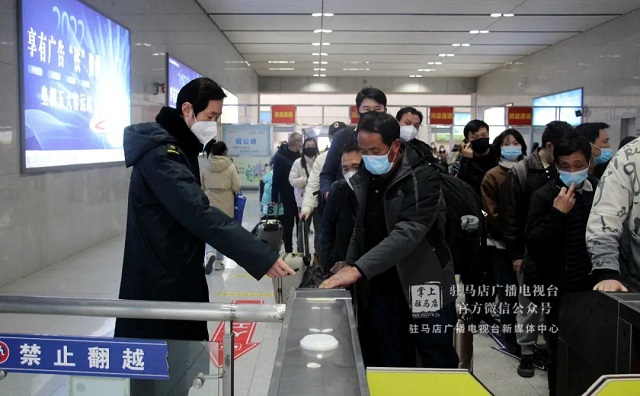 剛剛！記者在駐馬店站、駐馬店西站拍下這樣一幕…