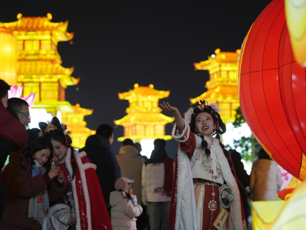 錦繡中國年丨這個春節(jié)，“龍龍”的年味里是濃濃文化味