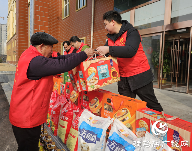 駐馬店市“愛心接力”好人志愿服務(wù)隊看望慰問孤寡老人