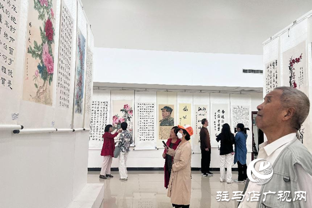 駐馬店市舉辦老年書畫展 慶祝新中國(guó)成立75周年