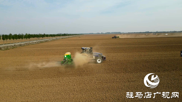 駐馬店：新型農機具 為播種小麥保駕護航