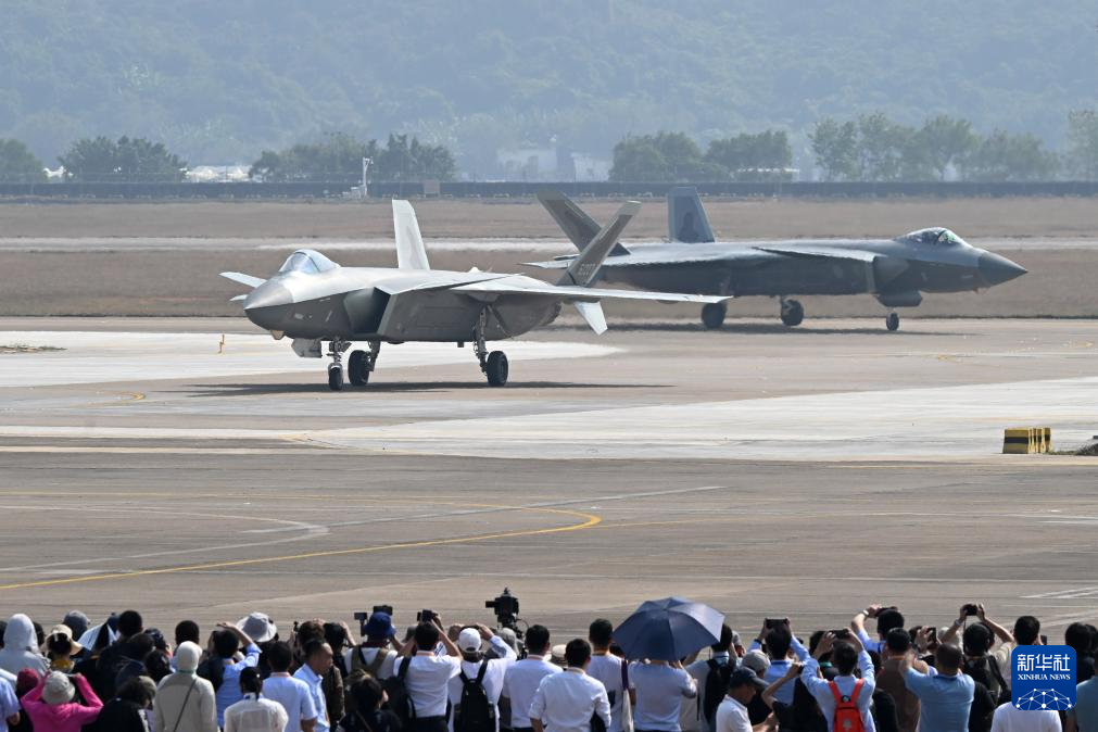 空軍36型武器裝備在中國航展成體系亮相 展現(xiàn)人民空軍轉(zhuǎn)型跨越新成就