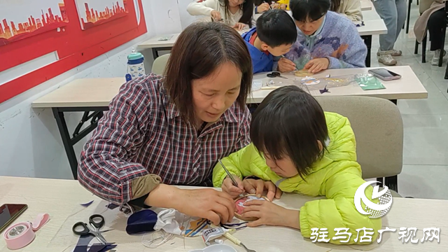 駐馬店市總工會(huì)舉行“金絲彩砂畫”職工親子活動(dòng)