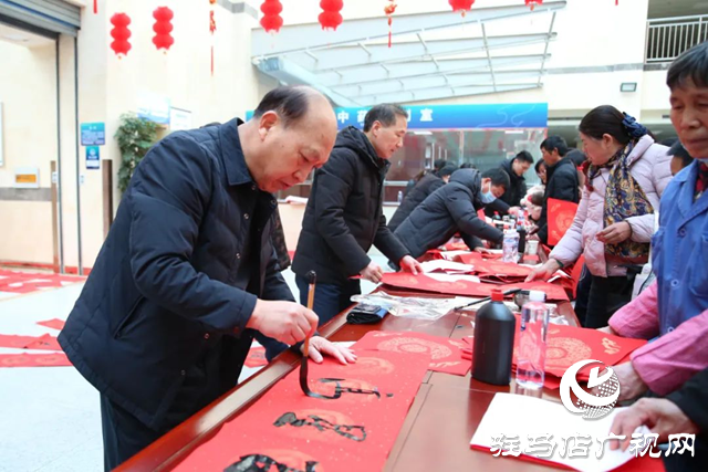 駐馬店市第一人民醫(yī)院開(kāi)展“迎新春 寫對(duì)聯(lián) 送祝福”活動(dòng)