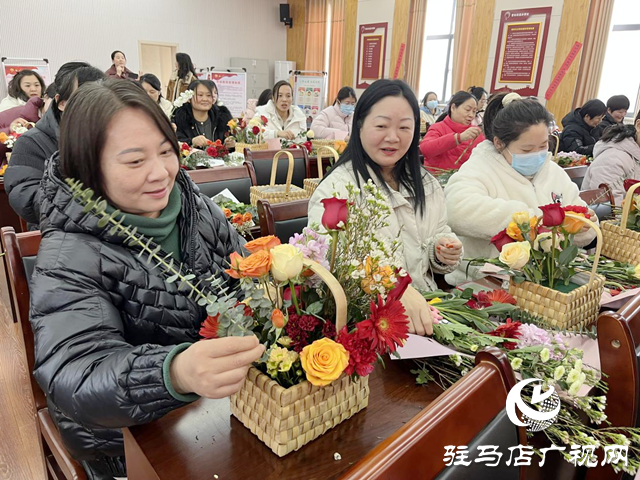 驛城區(qū)雪松街道辦事處舉辦“三八”婦女節(jié)插花活動(dòng)