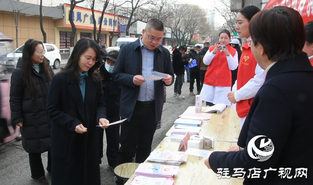 正陽縣婦聯(lián)開展慶祝“三八”婦女節(jié)維權(quán)宣傳活動